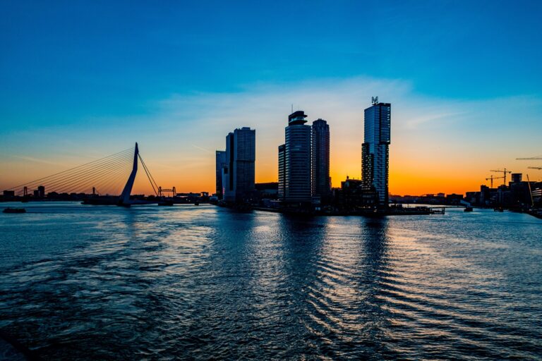 In Rotterdam heeft het water voldoende ruimte. Foto: Thorsten Müssig via Pixabay