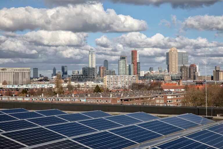 Rotterdam de meeste zonnepanelen van de grootste steden